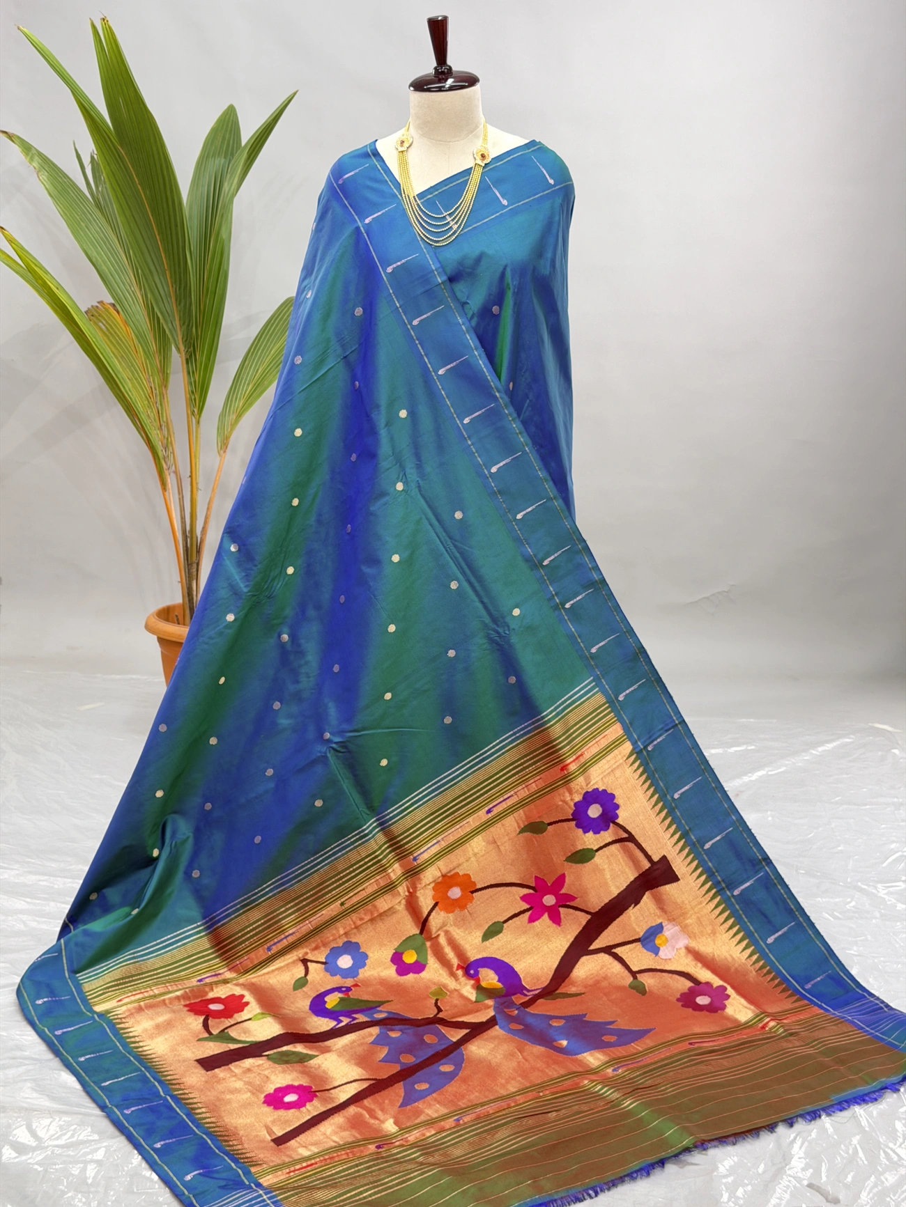 Muniya Paithani Pure Silk Handloom, Dual Tone Sea Green N10
