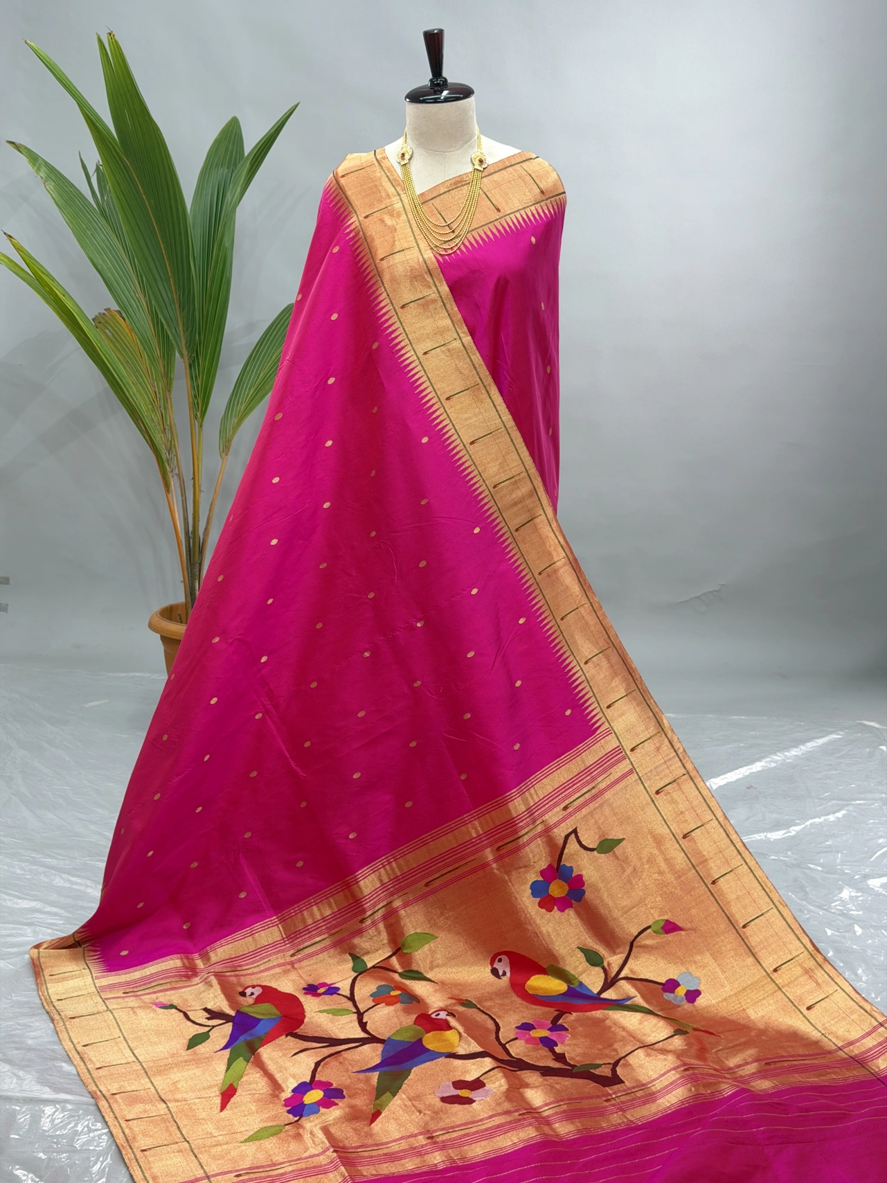 Muniya Paithani Pure Silk Handloom, Self pink  Colour N10