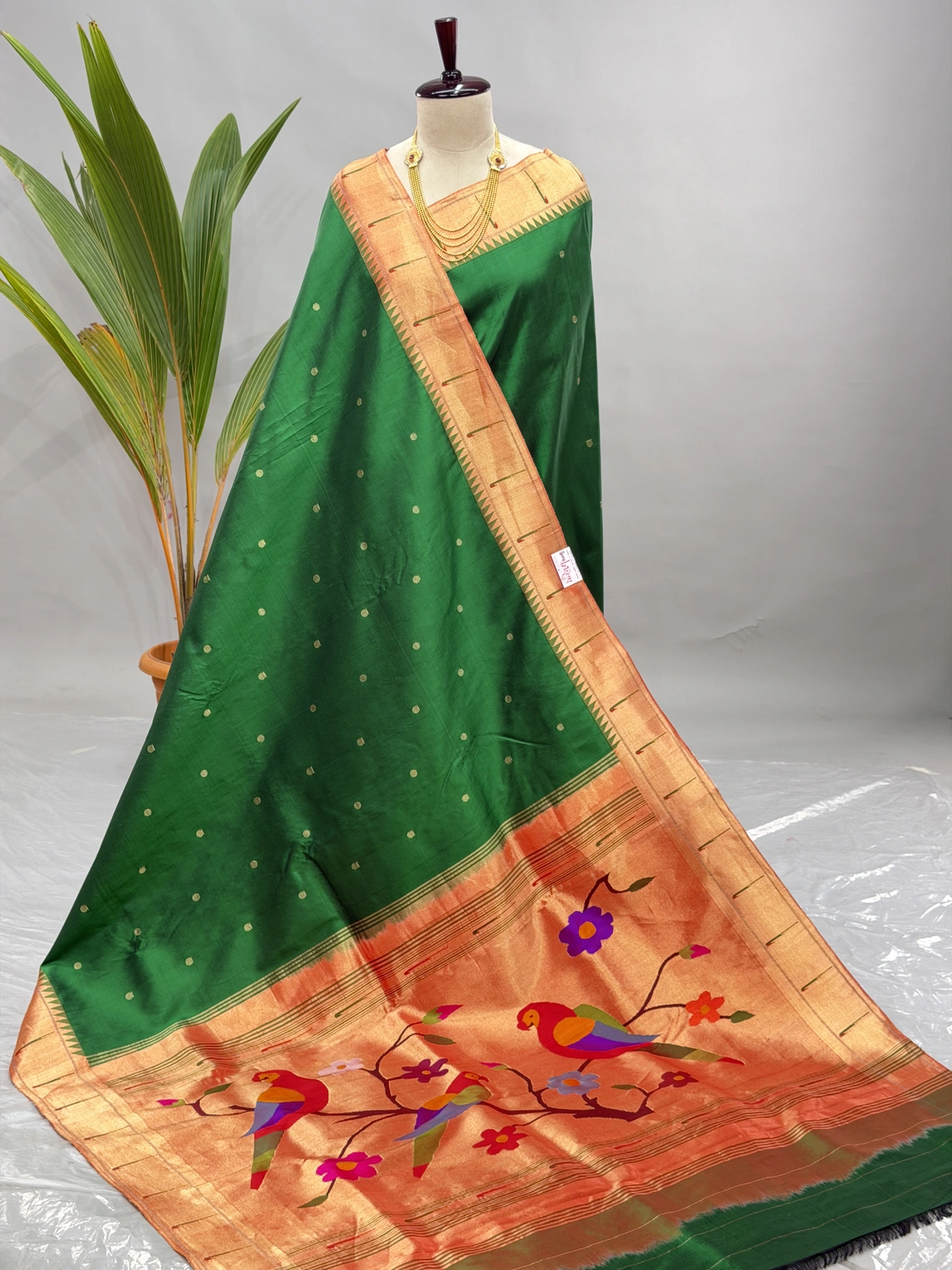 Muniya Paithani Pure Silk Handloom, Self  Green Colour N10