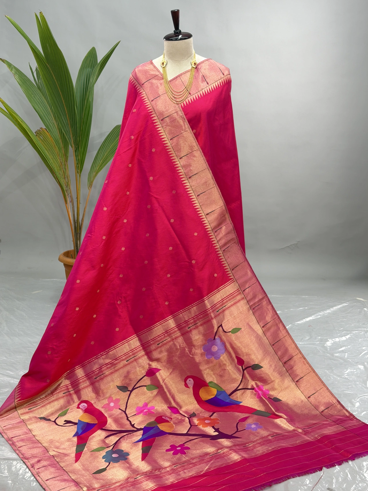 Muniya Paithani Pure Silk Handloom, Red Pink  Colour N10