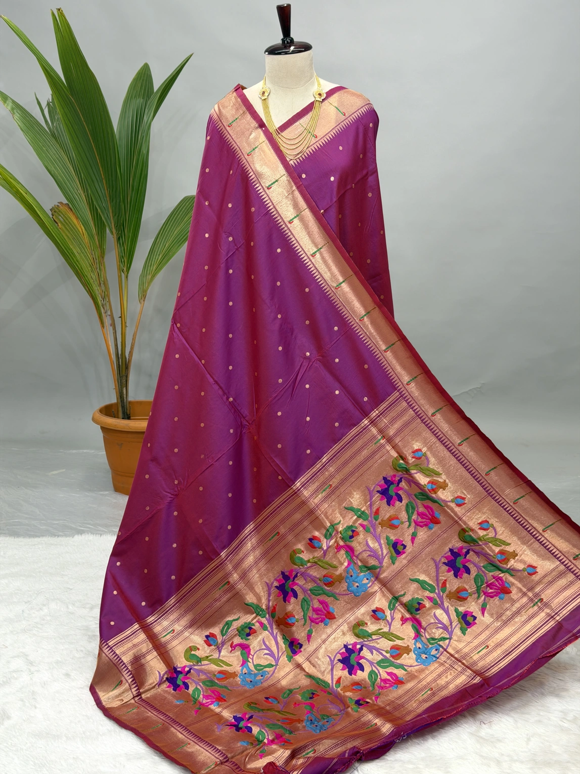 Trending Muniya Paithani E01