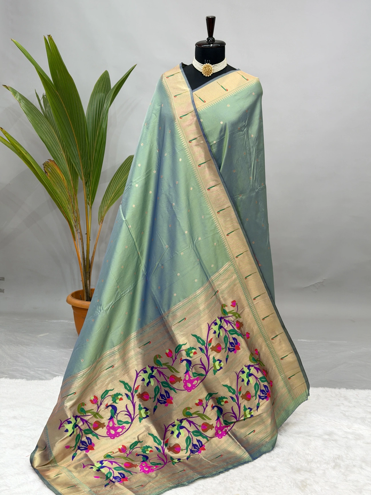 Trending Muniya Pista Paithani E01