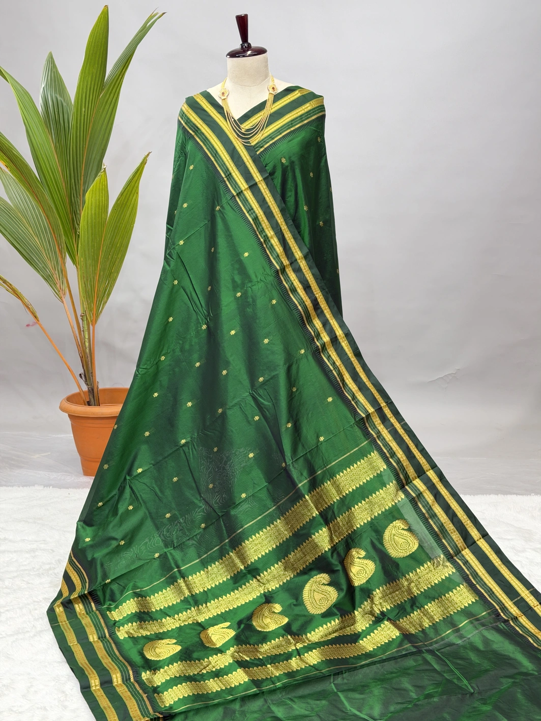 Pure Silk Narayanpeth Bottle Green G10