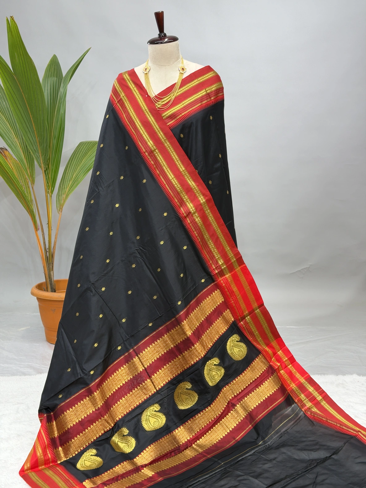 Pure Silk Narayanpeth Black With Red G10