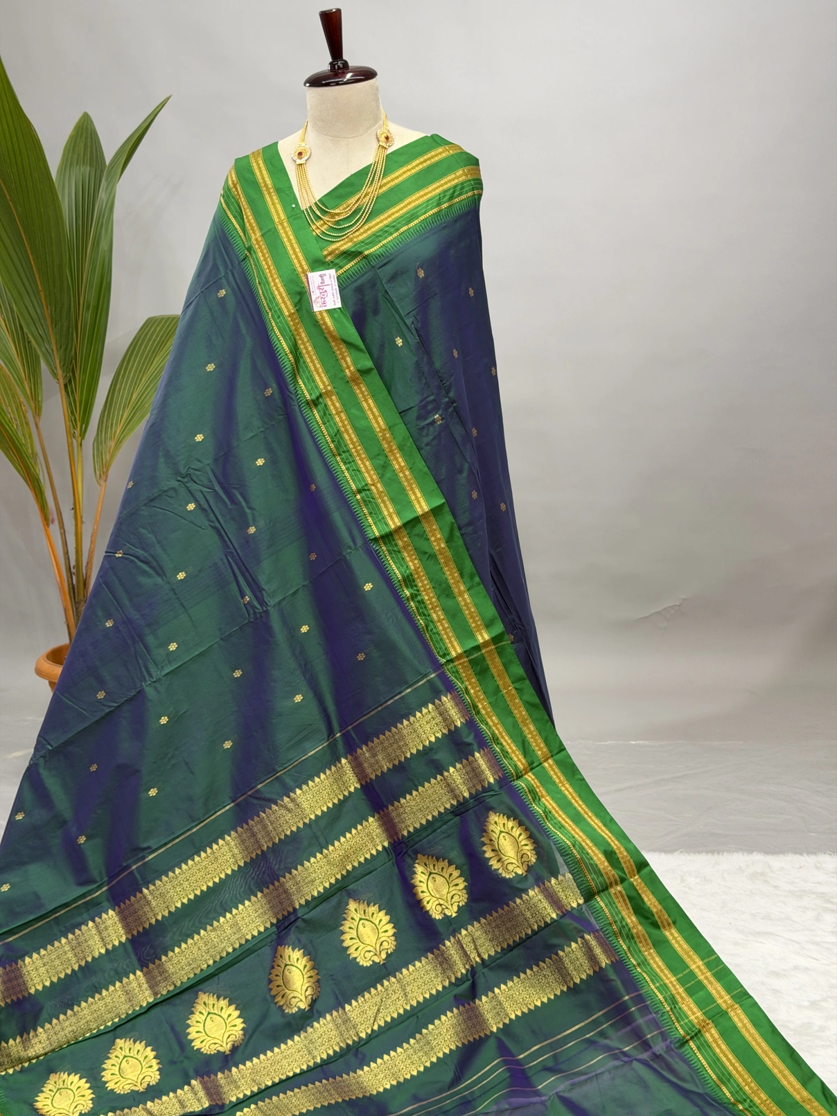 Pure Silk Narayanpeth Dual Tone Green G10