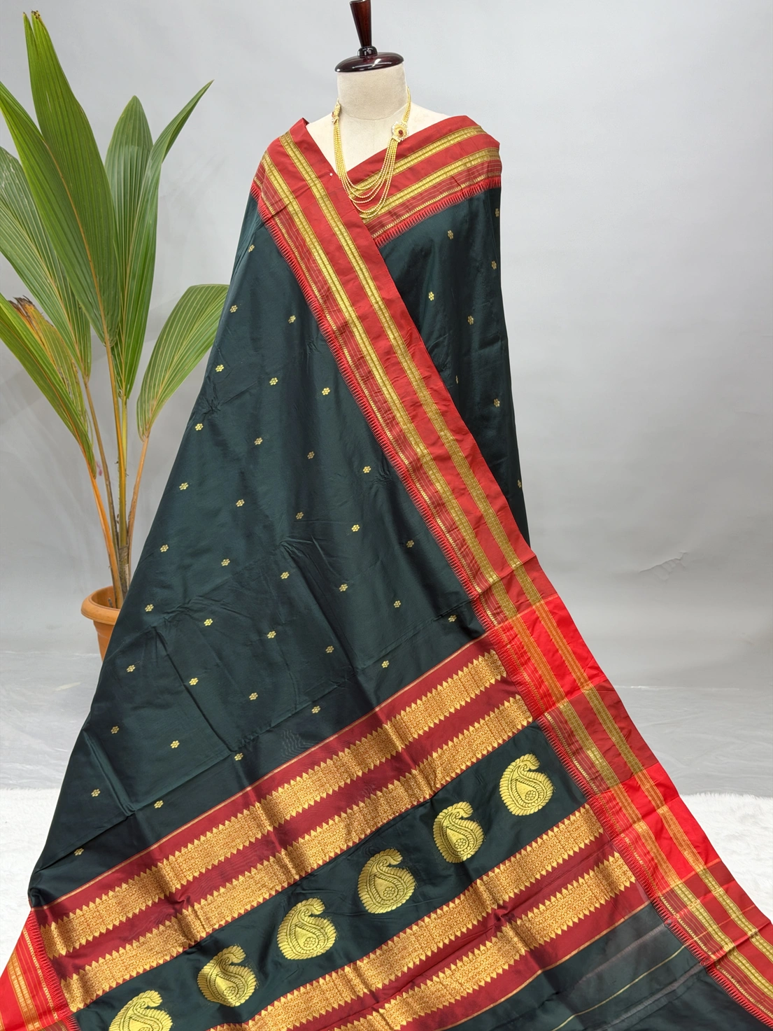 Pure Silk Narayanpeth Dark Bottle Green With Red G10