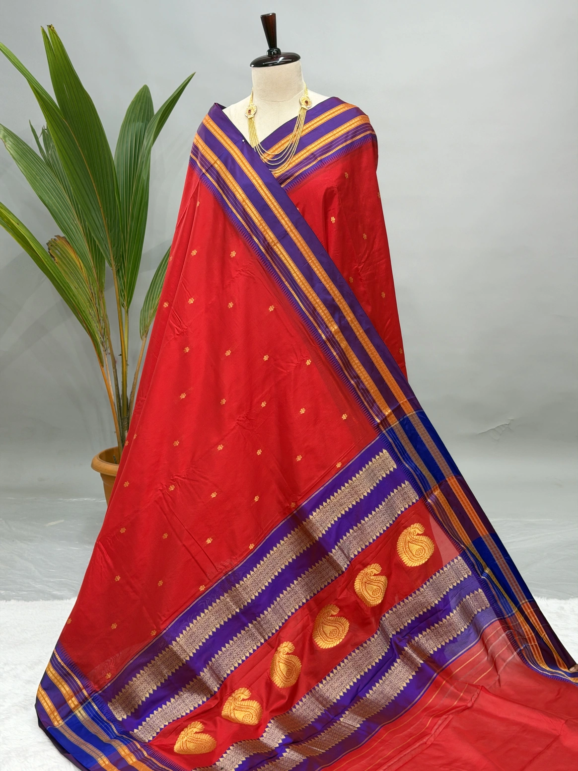 Pure Silk Narayanpeth Red With Jambhala G10